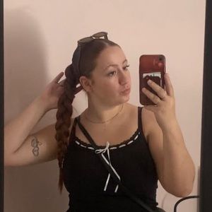 Meet your Posher, Alexia